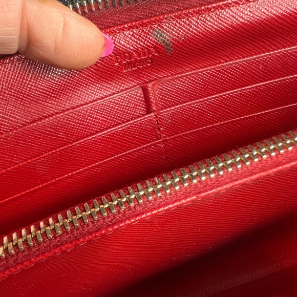 Authentic Prada wallet - red - Picture 6 of 7